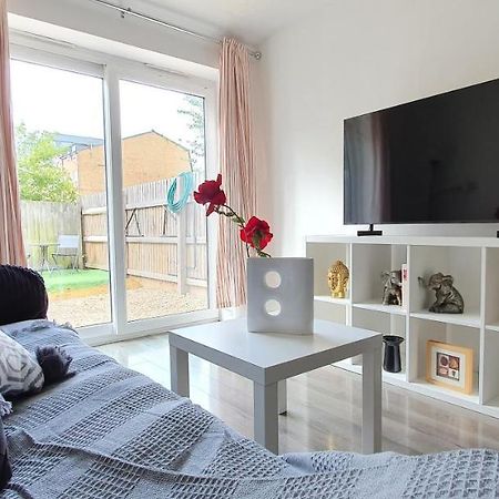Trendy, Modern Garden Posh Peckham Apartment Лондон Экстерьер фото