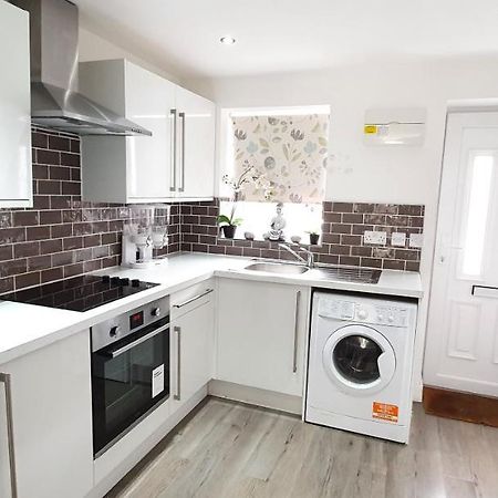 Trendy, Modern Garden Posh Peckham Apartment Лондон Экстерьер фото