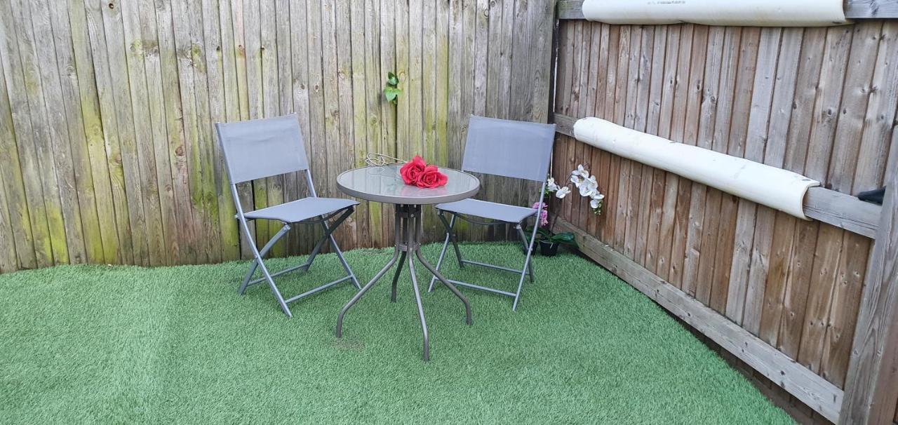 Trendy, Modern Garden Posh Peckham Apartment Лондон Экстерьер фото
