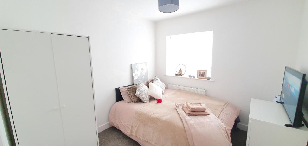 Trendy, Modern Garden Posh Peckham Apartment Лондон Экстерьер фото