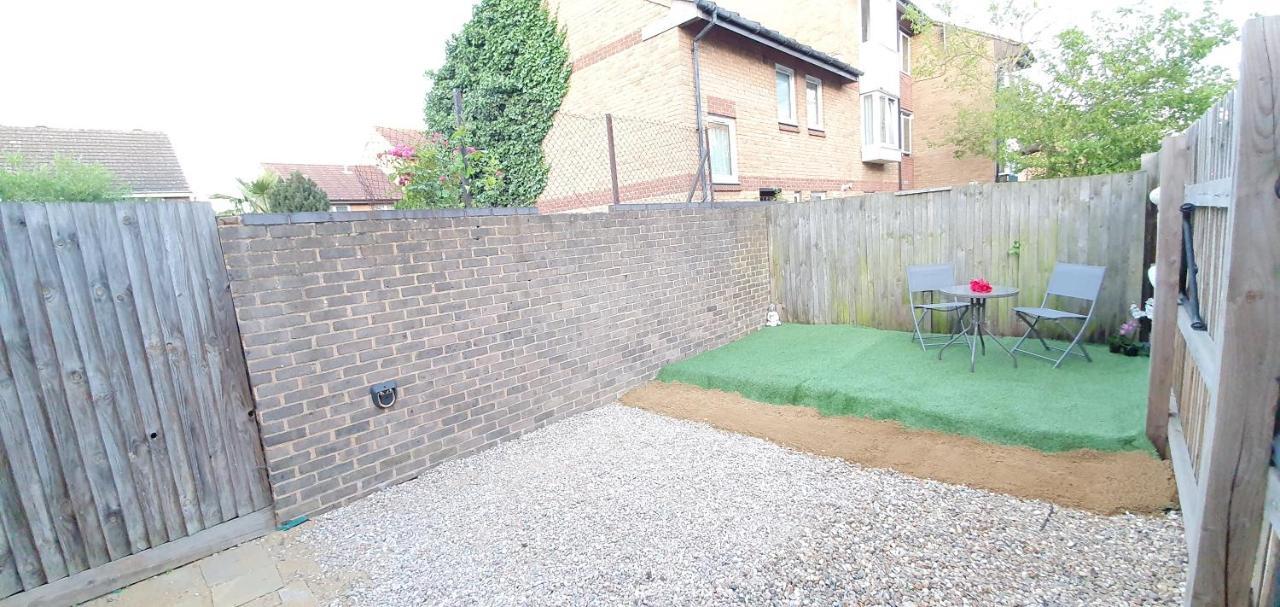 Trendy, Modern Garden Posh Peckham Apartment Лондон Экстерьер фото
