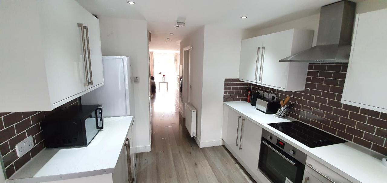 Trendy, Modern Garden Posh Peckham Apartment Лондон Экстерьер фото
