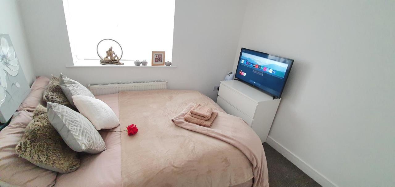 Trendy, Modern Garden Posh Peckham Apartment Лондон Экстерьер фото